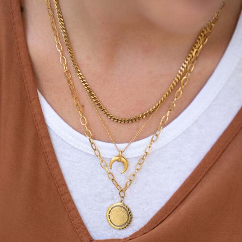 Lion Layers 18GP Necklace - Picture 2 of 3